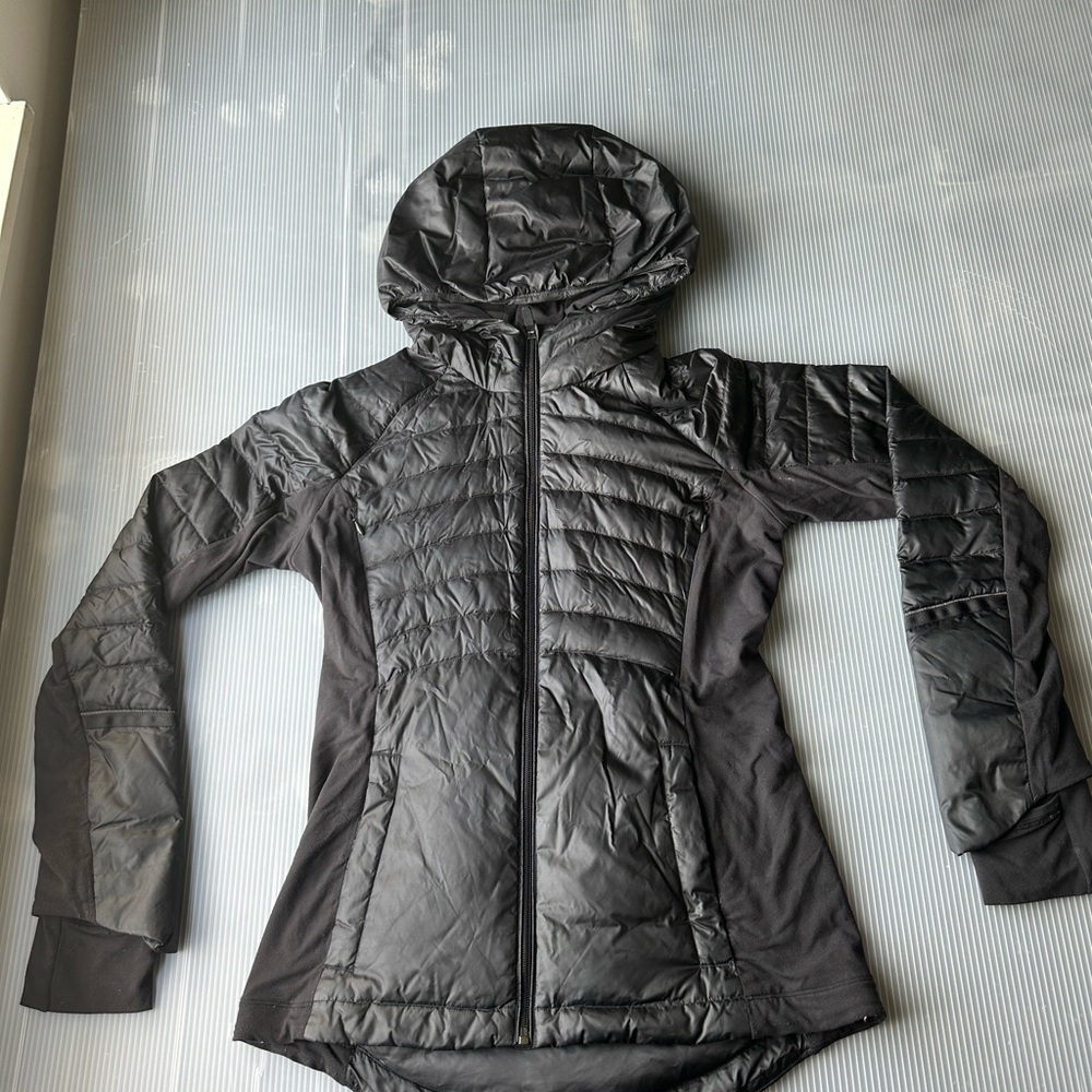 lululemon athletica Black Puffer Jacket

Down for a run Jacket 2